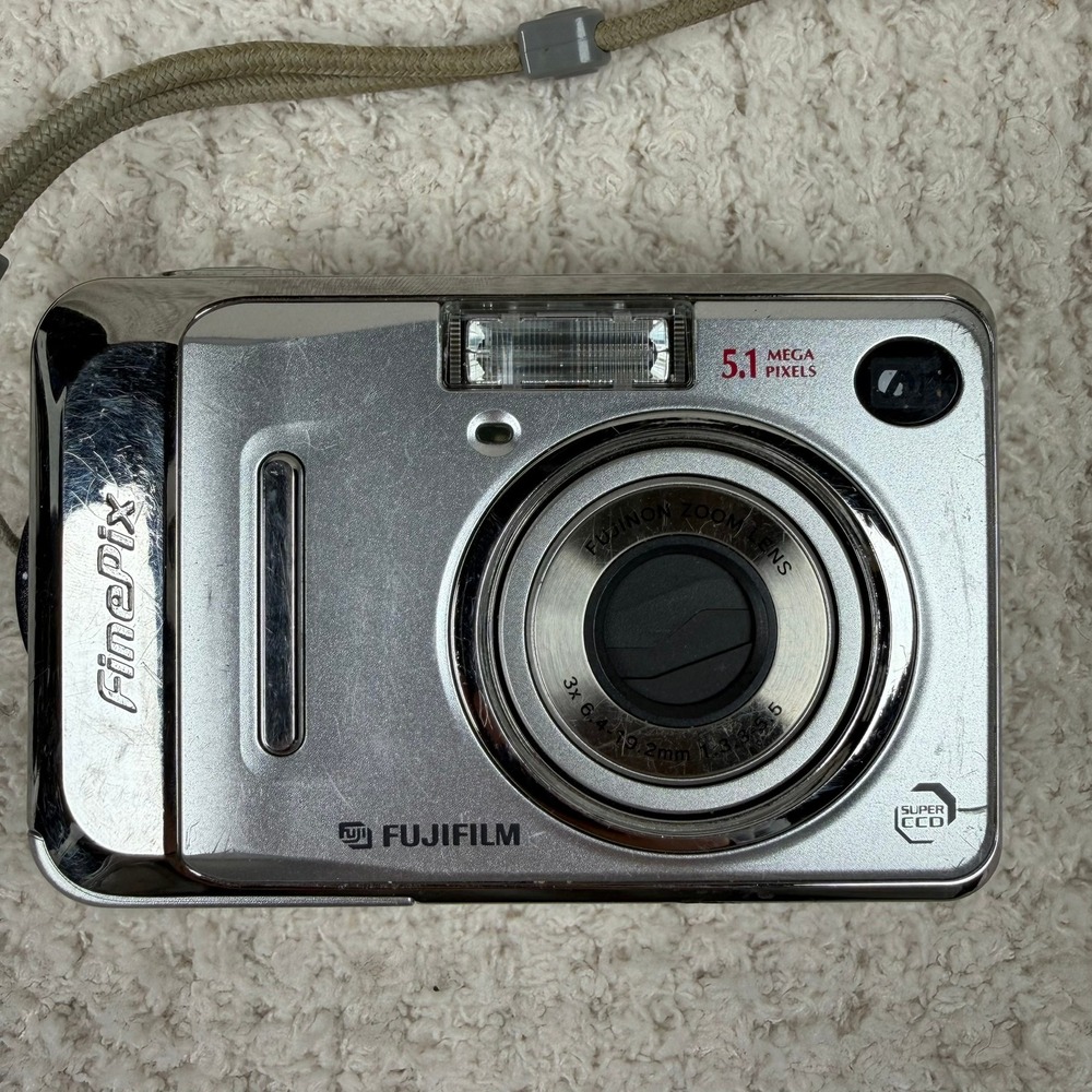Fujifilm FinePix A500 Silver Digital Camera 5.1MP 3x Zoom AS IS Zoom Error READ‎